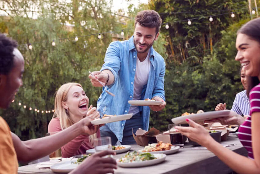 friends have a picnic